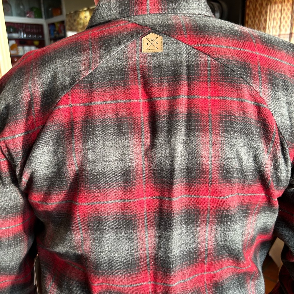 Dakota Grizzly men’s flannel shirt. Size large